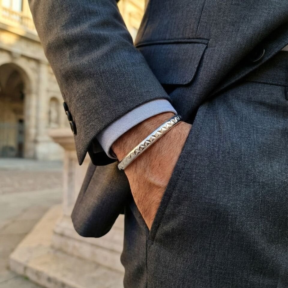 GÜMÜŞ PİRAMİT ÇİZGİ ERKEK KELEPÇE